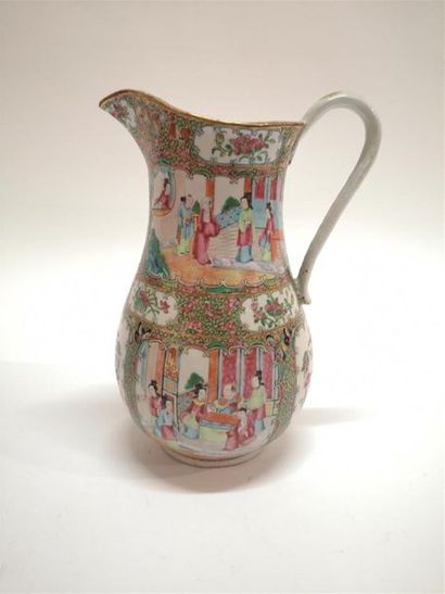 CHINE-CANTON. Aiguière et bassin en porcelaine,...
