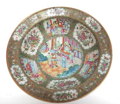 CHINE-CANTON. Aiguière et bassin en porcelaine,...