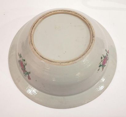 CHINE-CANTON. Aiguière et bassin en porcelaine,...