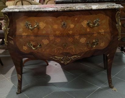 Commode marqueté, deux tiroirs en traverse,...