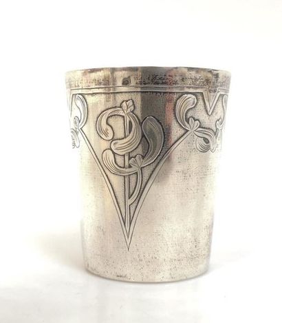 Timbale en argent à décor de branches de...