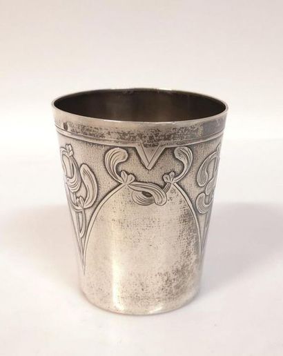 Timbale en argent à décor de branches de...