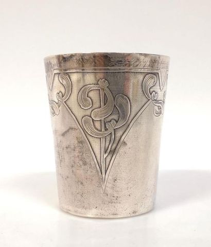 Timbale en argent à décor de branches de...