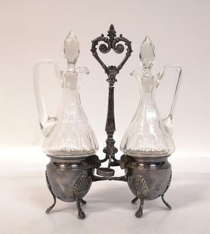 Flacon en cristal monté en métal doré (avec...