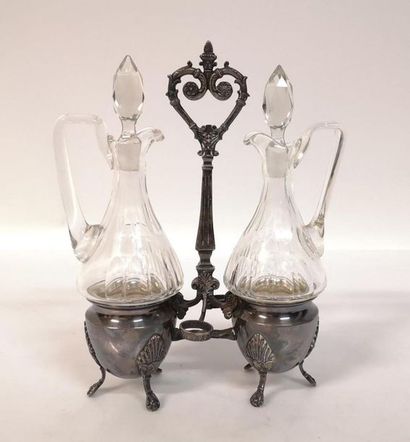 Flacon en cristal monté en métal doré (avec...