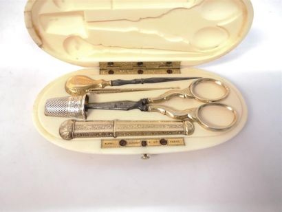 MAISON ALPHONSE GIROUX A PARIS. Etui nécessaire...