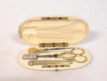 MAISON ALPHONSE GIROUX A PARIS. Etui nécessaire...