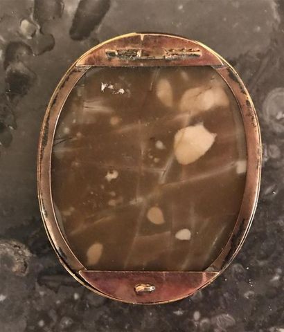 Grand camée sur agate gravé d'une scène à...
