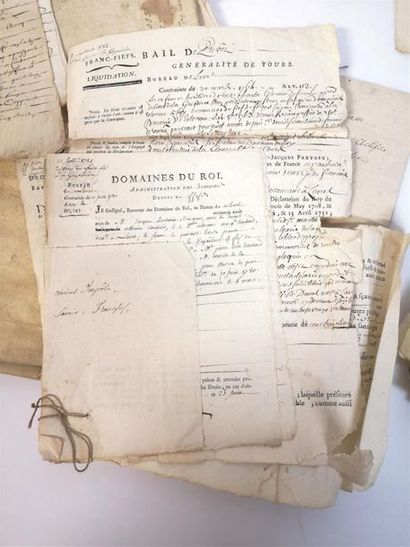 Ensemble de 43 documents des XVème au XIXème...
