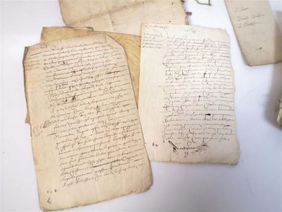 Ensemble de 43 documents des XVème au XIXème...