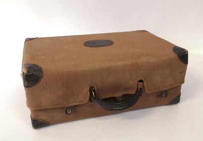 Valise nécessaire de toilette en cuir, garni...