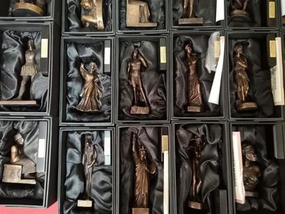 Collection de 31 sculptures en bronze dont...