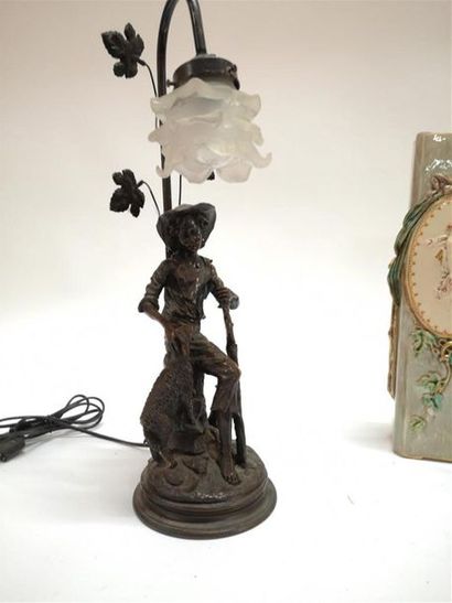 Paire de vases en faïence fine vers 1900...