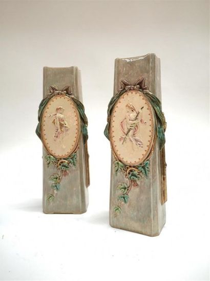 Paire de vases en faïence fine vers 1900...