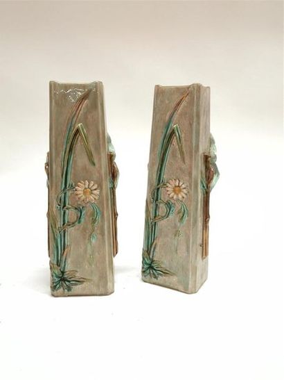 Paire de vases en faïence fine vers 1900...