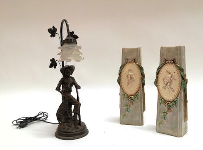 Paire de vases en faïence fine vers 1900...