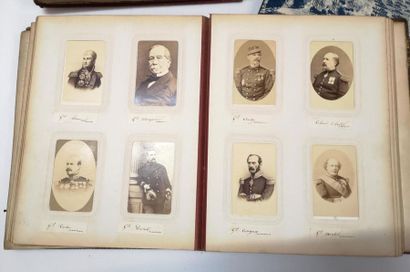 Album de photos et portraits divers: familles...