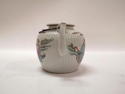 CHINE et divers. Collection de 12 théières...