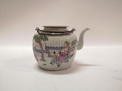 CHINE et divers. Collection de 12 théières...