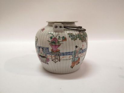 CHINE et divers. Collection de 12 théières...