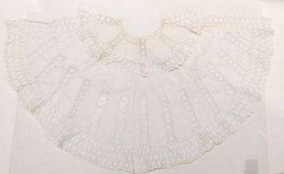 Robe de baptême, cape et bonnet début XXème...