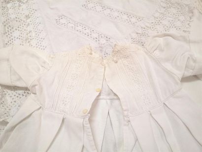 Robe de baptême, cape et bonnet début XXème...