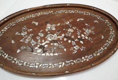 INDOCHINE. 2 plateaux en bois incrusté de...