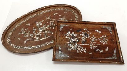 INDOCHINE. 2 plateaux en bois incrusté de...