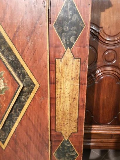 Petite armoire en sapin à décor peint de...