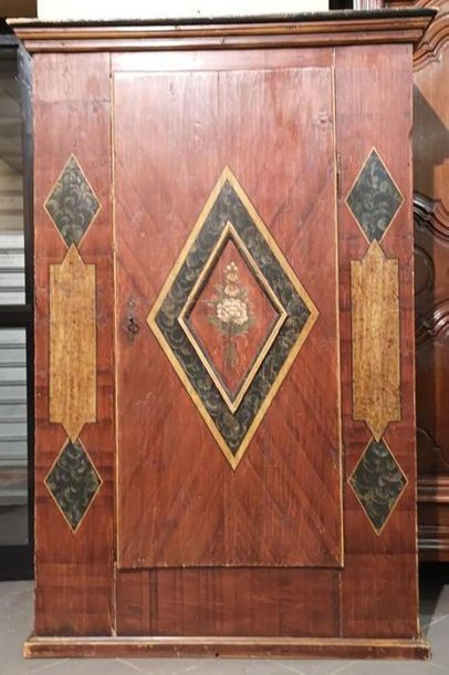 Petite armoire en sapin à décor peint de...