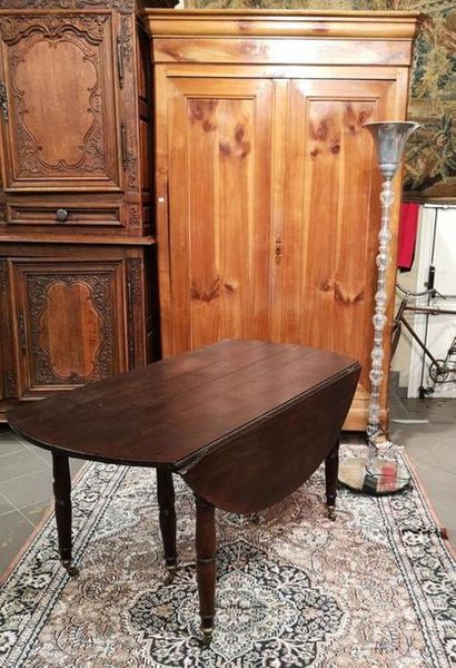 Lot: table à volets à 6 pieds XIXème siècle...