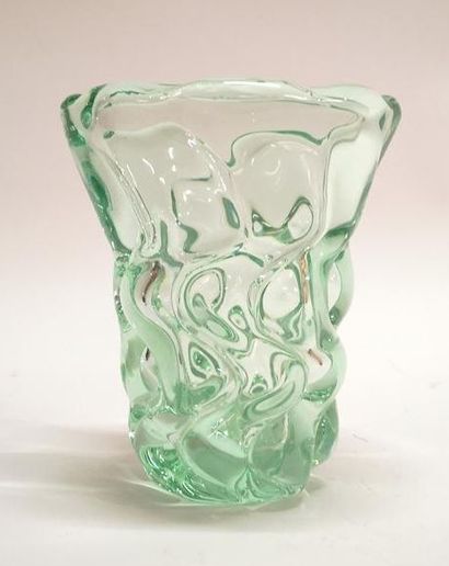 DAUM + FRANCE. Vase en cristal, signé. 21,5...