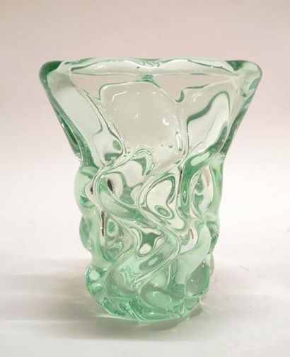 DAUM + FRANCE. Vase en cristal, signé. 21,5...