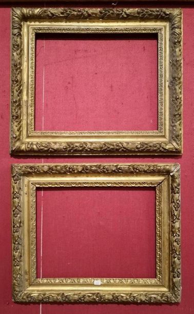 2 cadres rectangulaires en bois doré époque...