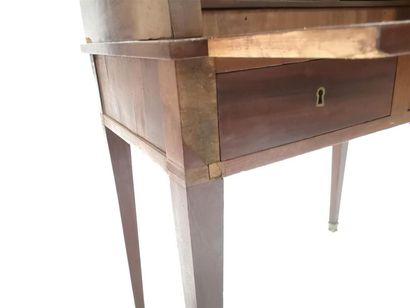 Petit bureau à cylindre en acajou, portes...