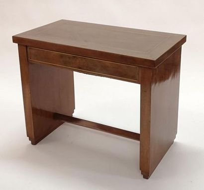 Console formant table à jeu en bois de placage...