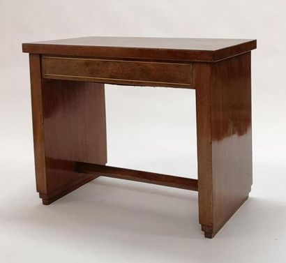 Console formant table à jeu en bois de placage...