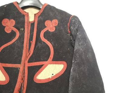 Boléro et gilet de zouave (3e 70), état moyen
Expert:...