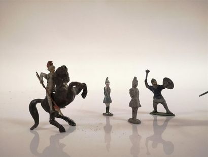 Lot de 5 soldats dont 2 cavaliers Renaissance
Expert:...