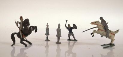 Lot de 5 soldats dont 2 cavaliers Renaissance
Expert:...