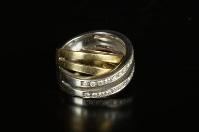 Large bague en or de deux tons, décor de...