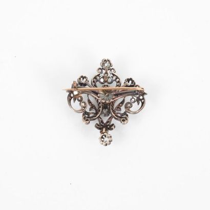 Broche feuillagée en or et argent sertie...