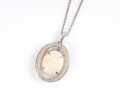Pendentif moderne en or blanc de forme ovale,...