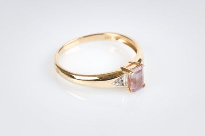Bague en or bicolore sertie d'une pierre...
