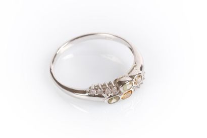 Bague en or blanc sertie par 4 diamants de...