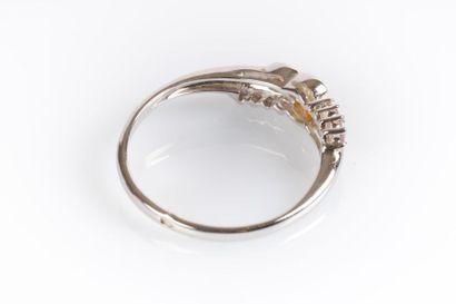 Bague en or blanc sertie par 4 diamants de...