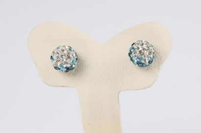 Paire de boucles d'oreilles en argent, motif...