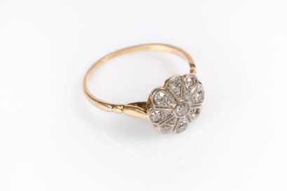 Bague marguerite en or de deux tons sertie...