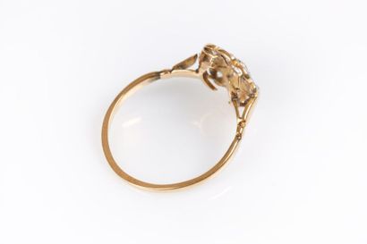 Bague marguerite en or de deux tons sertie...
