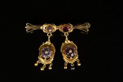 Broche barrette en or sertie d'améthystes...